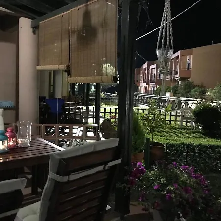 בית נופש Four Seasons House ניקיטי