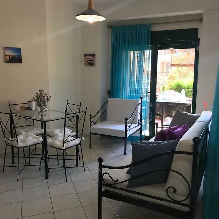 בית נופש Four Seasons House ניקיטי